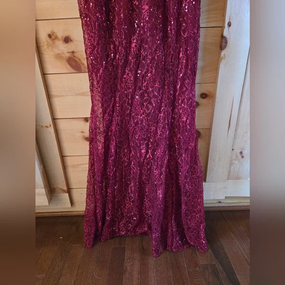 Elegant Burgundy Lace Evening Gown Size Large - Picture 3 of 10
